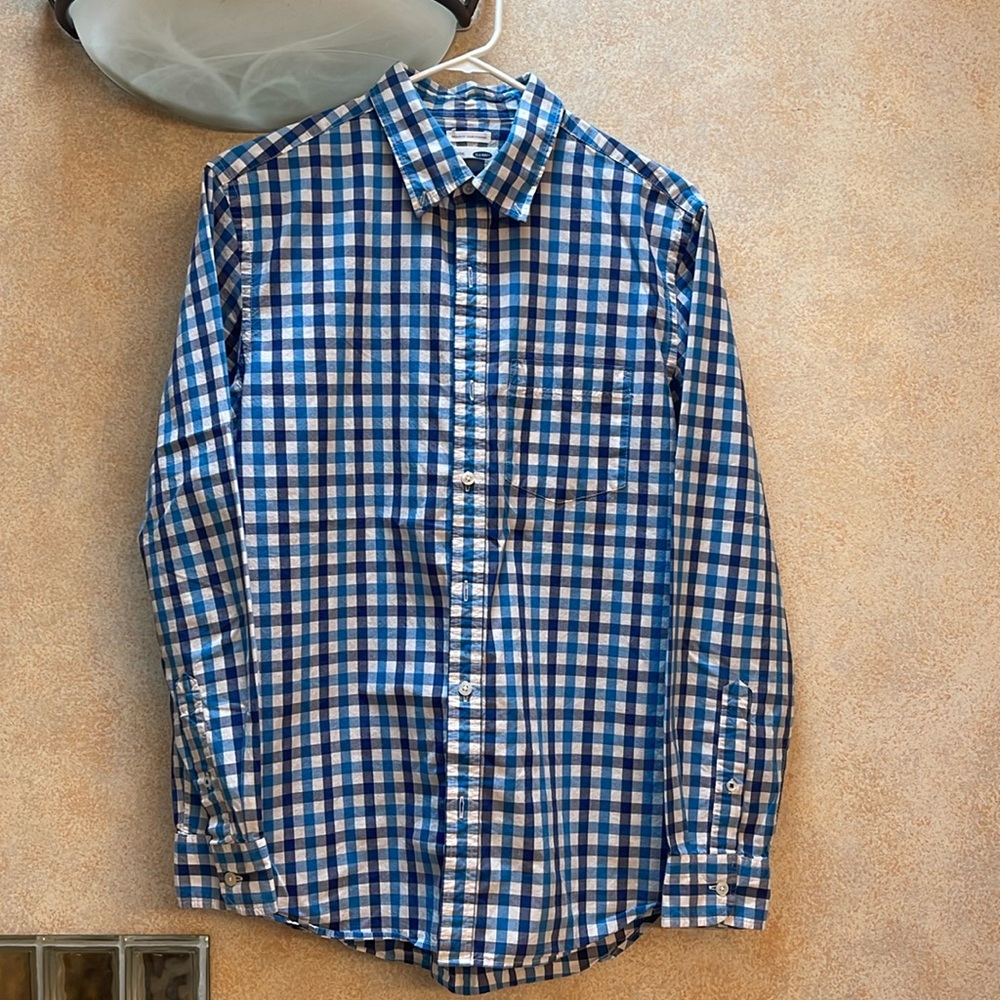 Young men Old Navy casual button down dress shirt, size medium
